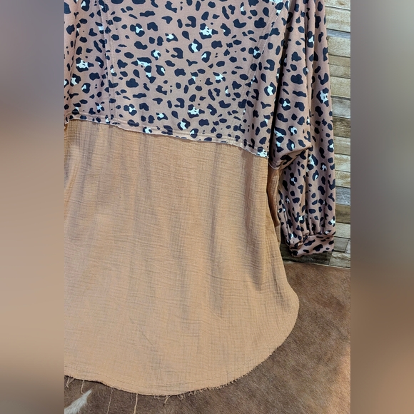 New Textured Raw Edge Drop Shoulder Animal Print W/Tan Hi Lo Side Slit Tunic - Picture 12 of 14